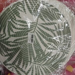 Green and White Leaf Patterned Round Placemat